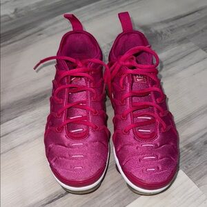 Nike Women's Fuchsia Sneakers